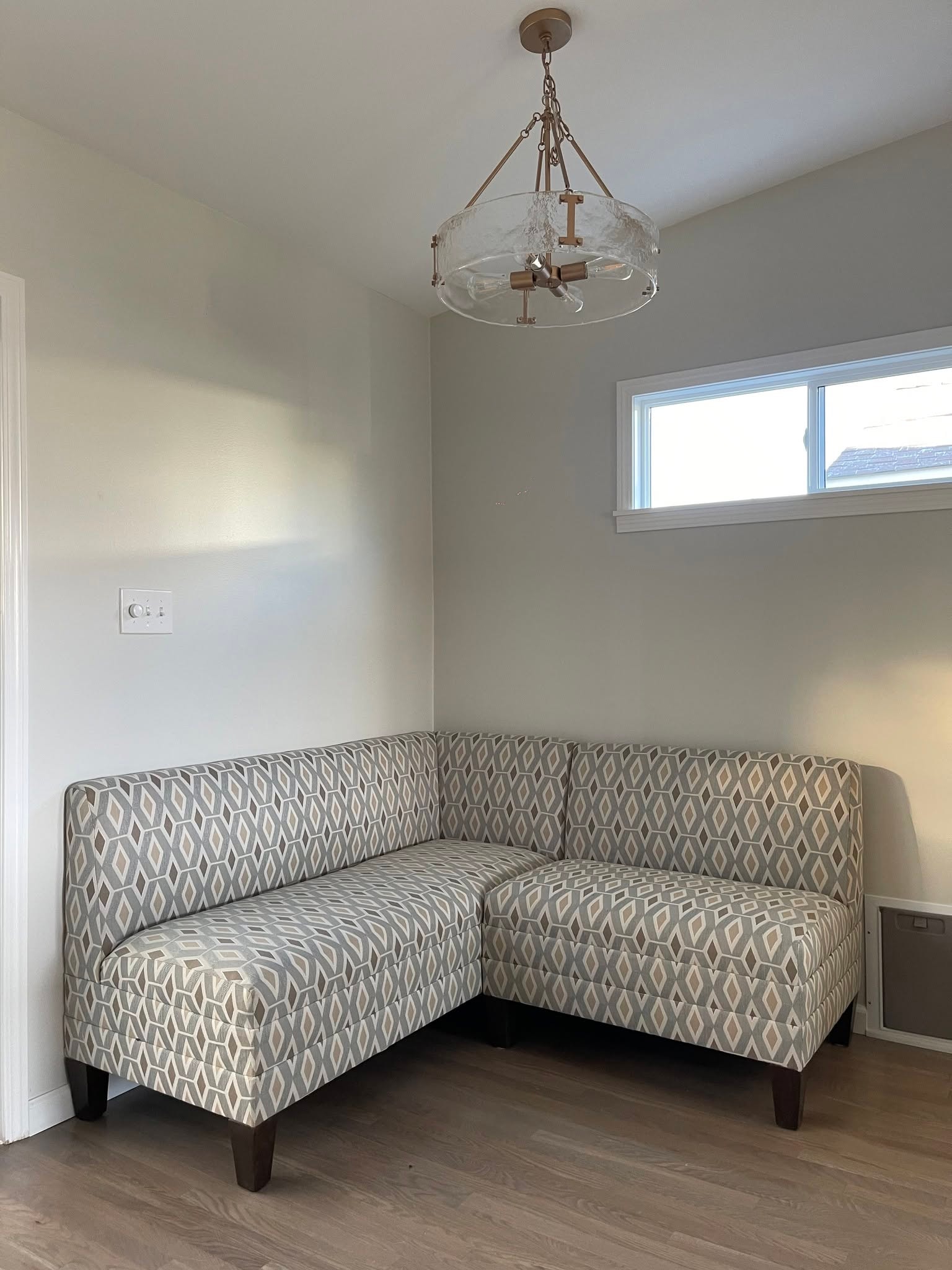Breakfast Nook L-Banquette